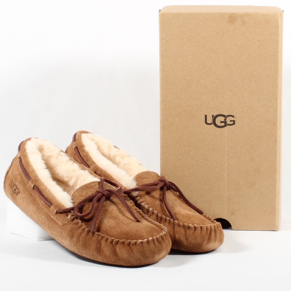 Ugg Womens Sheepskin Moccasins Slippers Size 7 NEW - Picture 2 of 8